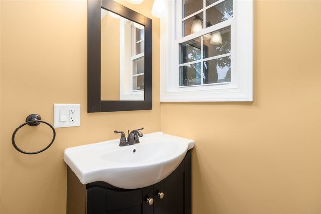 half bath off kitchen | Image 28