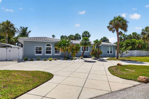 976 Narcissus Ave, CLEARWATER BEACH, FL, 33767-1046 | Card Image