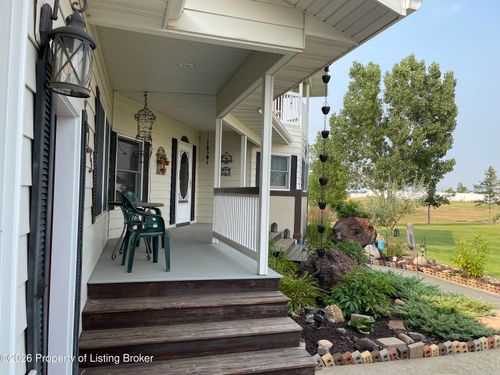 525 River Dr, Dickinson, ND, 58601-6020 | Card Image