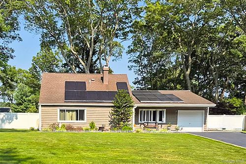 1039 Sipp Ave, Medford, NY, 11763-4047 | Card Image