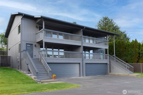 3-3 Burning Tree Dr, Yakima, WA, 98902-1575 | Card Image