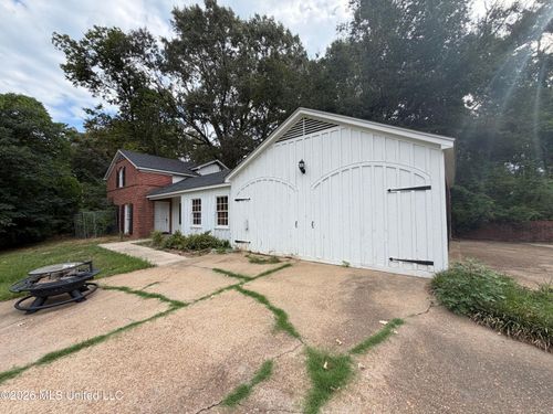 1202 Highland Dr, Yazoo City, MS, 39194-9784 | Card Image