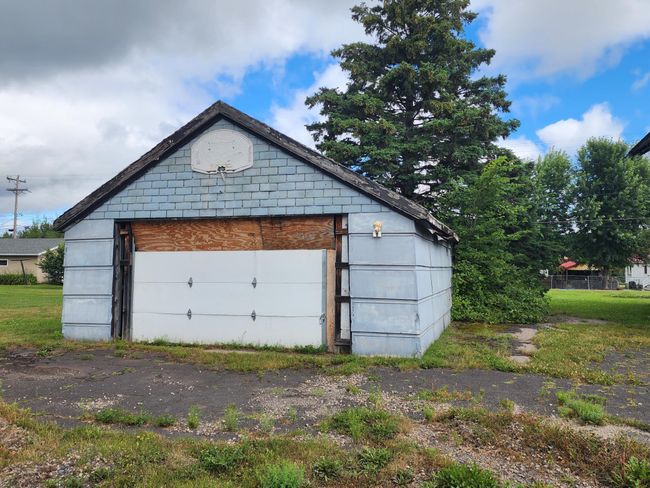 1609 2 Nd St W, House other with 5 bedrooms, 2 bathrooms and null parking in Eveleth MN | Image 5