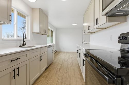 355 Scenic View Dr, Hyrum, UT, 84319-1119 | Card Image