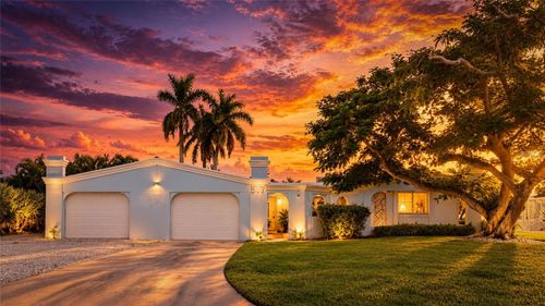 517 71st St, HOLMES BEACH, FL, 34217-1104 | Card Image
