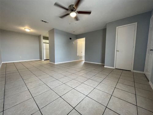 apt-7-200 Howell St, Florence, TX, 76527-4033 | Card Image
