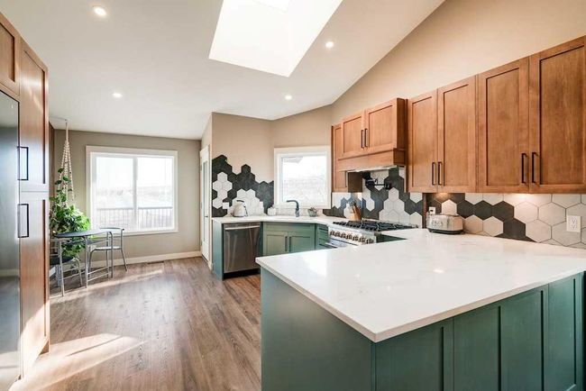 108 Valley Meadow Close Nw, Home with 5 bedrooms, 3 bathrooms and 2 parking in Calgary AB | Image 10
