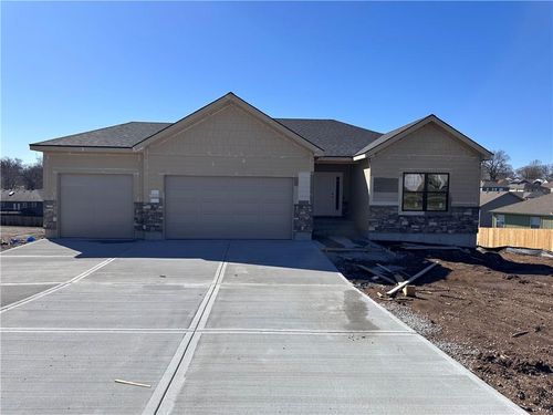 18699 E Bundschu Rd, Independence, MO, 64056 | Card Image