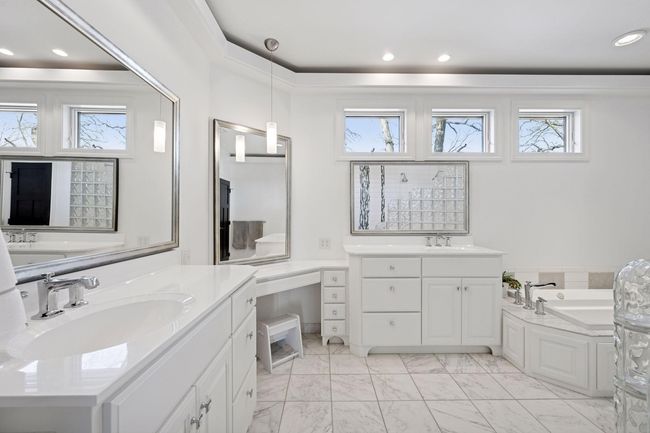 Primary Bathroom | Image 25