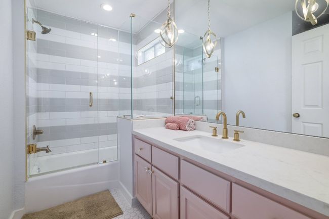 Guest bath #1 | Image 19