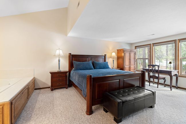 17-Prime Suite-Desk-Window-JustinEwing_R | Image 17