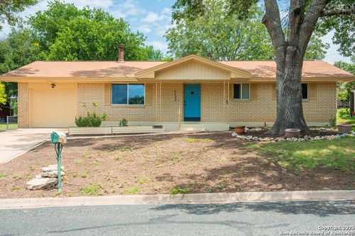 1122 Nancy Beth Dr, Kerrville, TX, 78028-3447 | Card Image