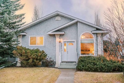 3801 64 St, Stettler, AB, T4K1G2 | Card Image