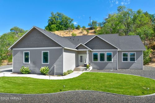 521 Collins Rd, Selah, WA, 98942-8910 | Card Image