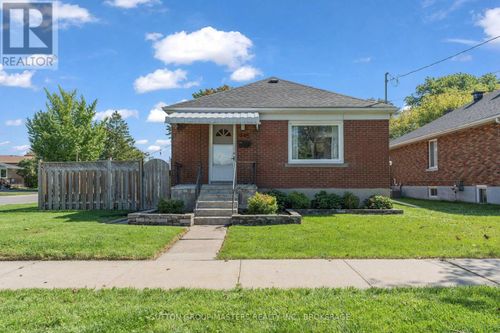 945 Victoria St, Kingston, ON, K7K4T9 | Card Image