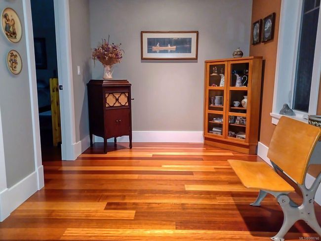 Upper landing outside primary bedroom | Image 12