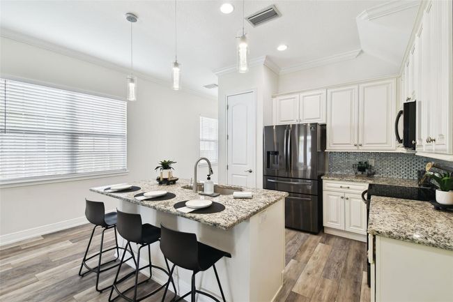 Alternate view of kitchen | Image 10