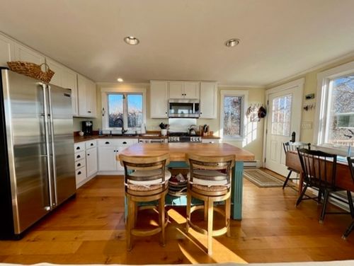 836 State Rd, Aquinnah, MA, 02535-1686 | Card Image