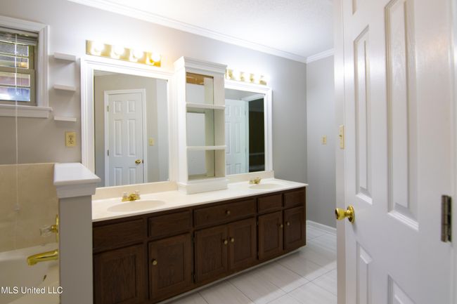 Primary Bath | Image 10