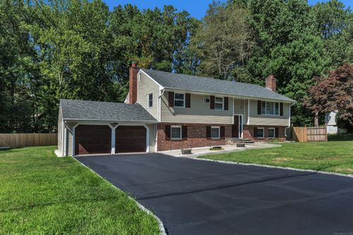 77 Rangely Dr, Trumbull, CT, 06611-2840 | Card Image