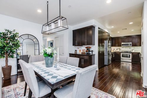 211-10878 Bloomfield St, Toluca Lake, CA, 91602-2810 | Card Image