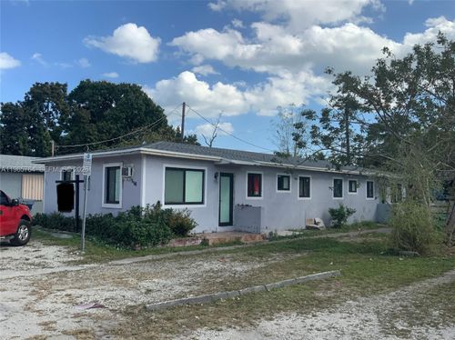896 Nw 103rd St, Miami, FL, 33150-1032 | Card Image