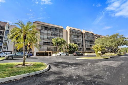 d637-2806 N 46th Ave, Hollywood, FL, 33021-8918 | Card Image