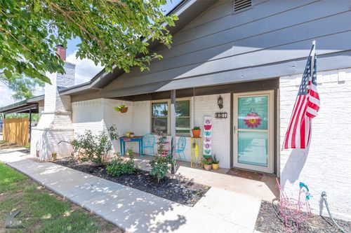 601 Avenue L, Anson, TX, 79501-3207 | Card Image