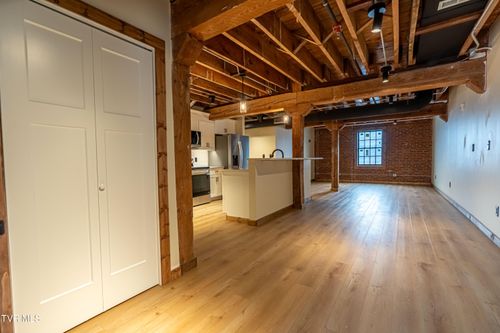 200-453 E Main St, Kingsport, TN, 37660-4852 | Card Image