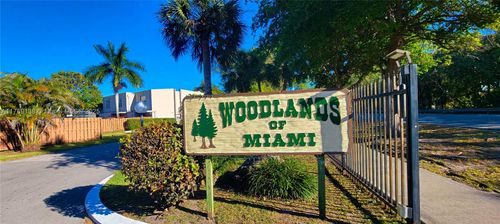 9f-14241 Memorial Hwy, Miami, FL, 33161-2829 | Card Image