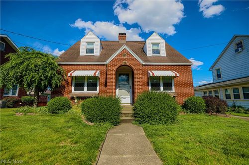 518 Edwards St, Louisville, OH, 44641-1718 | Card Image