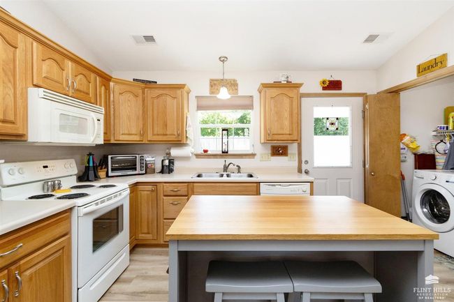 221 Hackberry Ave, House other with 3 bedrooms, 2 bathrooms and null parking in Manhattan KS | Image 9