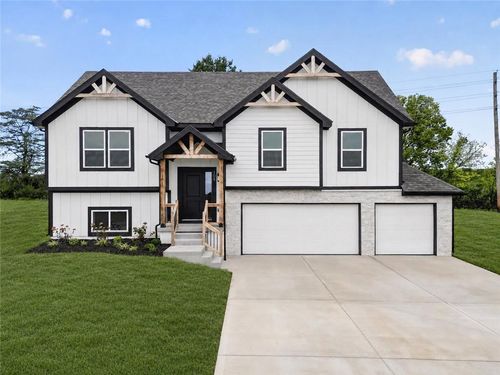 132 Se Nelson Dr, Blue Springs, MO, 64014-5243 | Card Image