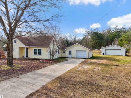 12805 19 Mile Rd, Leroy, MI, 49655-8258 | Card Image