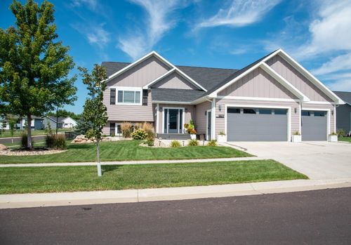 1827 E Briarwood Cir, Brookings, SD, 57006-2807 | Card Image