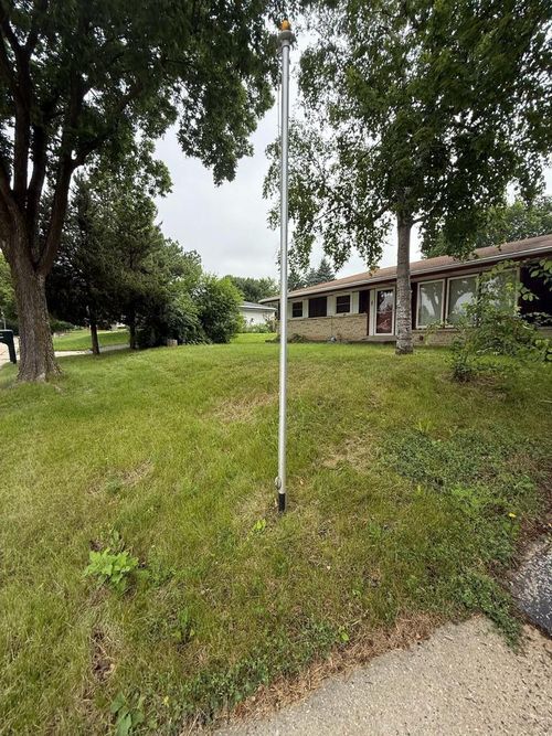 7406 N 43rd St, Milwaukee, WI, 53209-1922 | Card Image