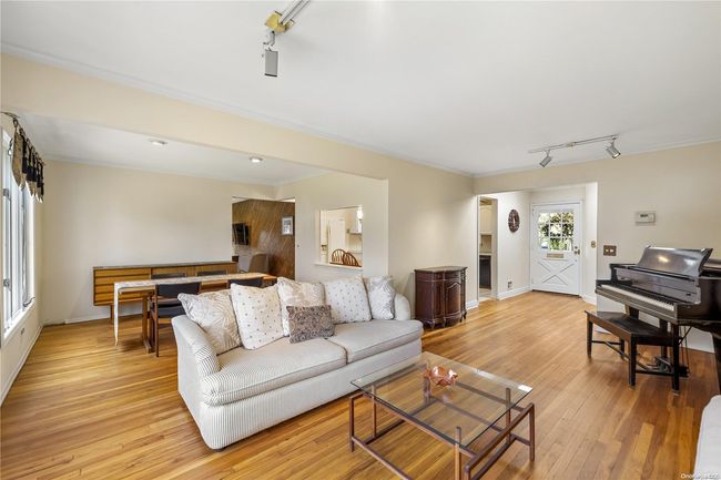 6 Melrose Ct, House other with 3 bedrooms, 2 bathrooms and null parking in Commack NY | Image 12