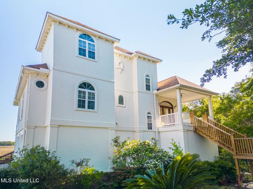 6105 Mary Mahoney Dr, Ocean Springs, MS, 39564-8443 | Card Image