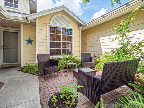559 6th St, Vero Beach, FL, 32962-1862 | Card Image