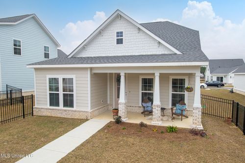 104 Everly Cir, Ocean Springs, MS, 39564-5699 | Card Image