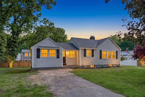 95 Circle Dr, Wrentham, MA, 02093-1212 | Card Image