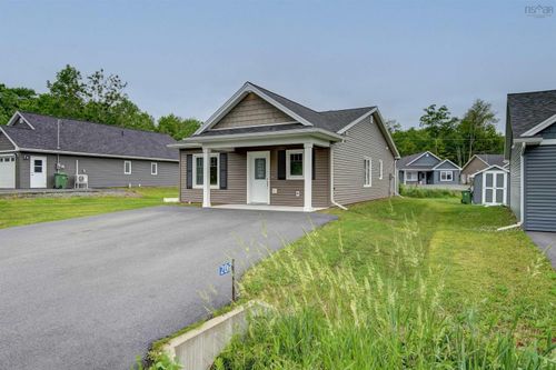 207 St Andrews St, Stewiacke, NS, B0N2J0 | Card Image