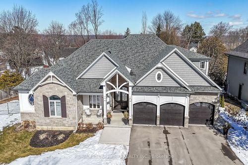 747 Vernon Pl, Ancaster, ON, L9G3H4 | Card Image