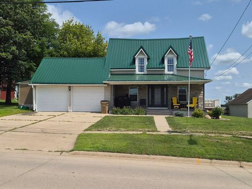 516 Commercial St, Strawberry Point, IA, 52076-9440 | Card Image