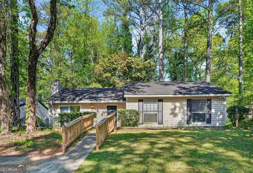 814 Hemingway Rd, Stone Mountain, GA, 30088-1909 | Card Image