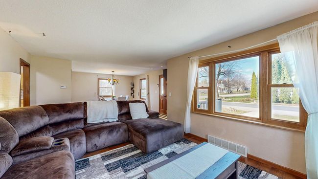 Living Room | Image 16