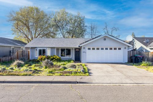 338 Joseph St, Central Point, OR, 97502-1588 | Card Image