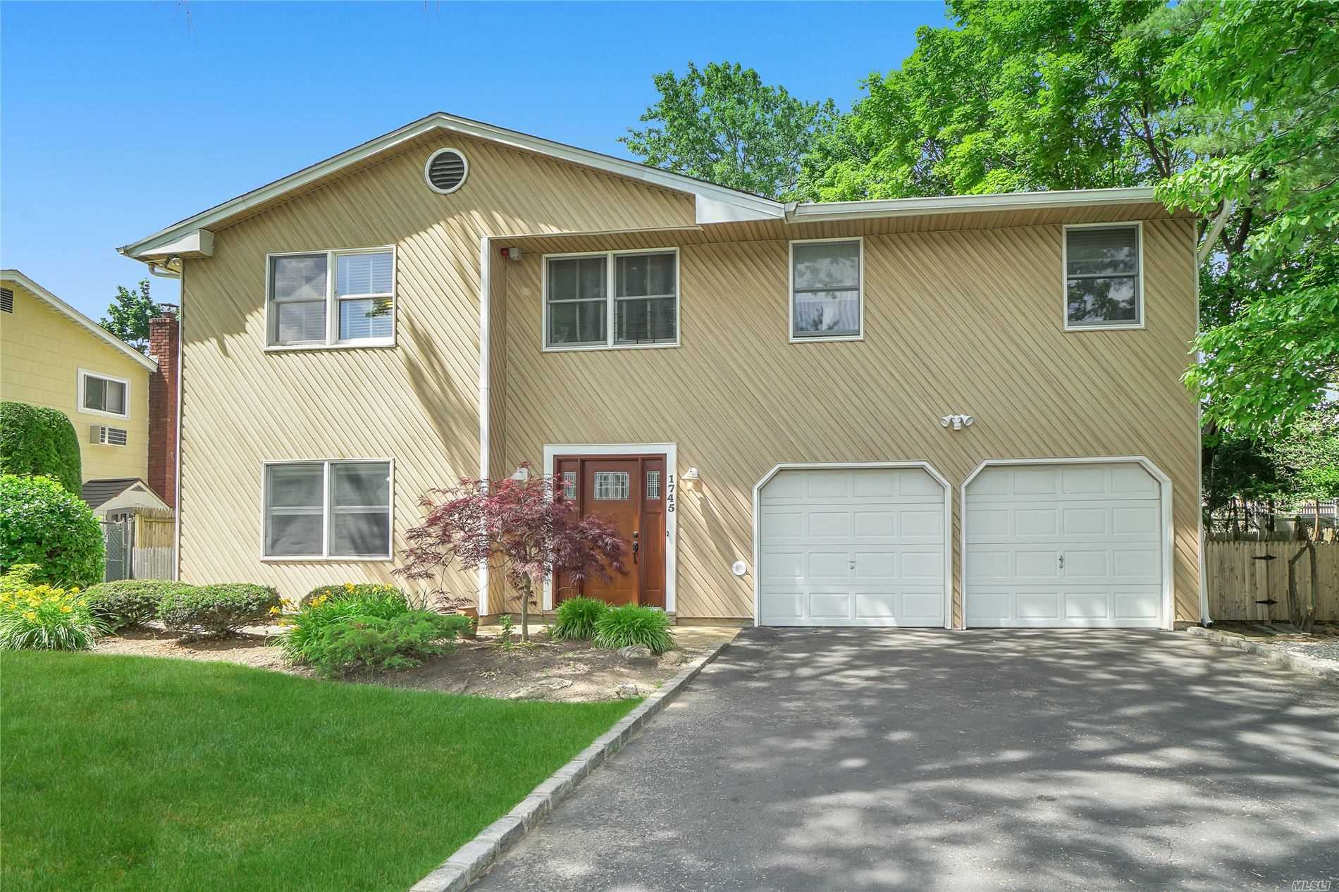 1745 Bard Lane, Sold in East Meadow Zoocasa