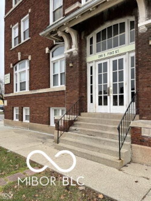 105-201 E Pike Street, Crawfordsville, IN, 47933 | Card Image