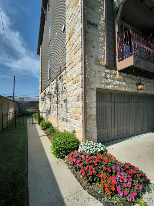 1331 41st Pl, Tulsa, OK, 74105-4035 | Card Image
